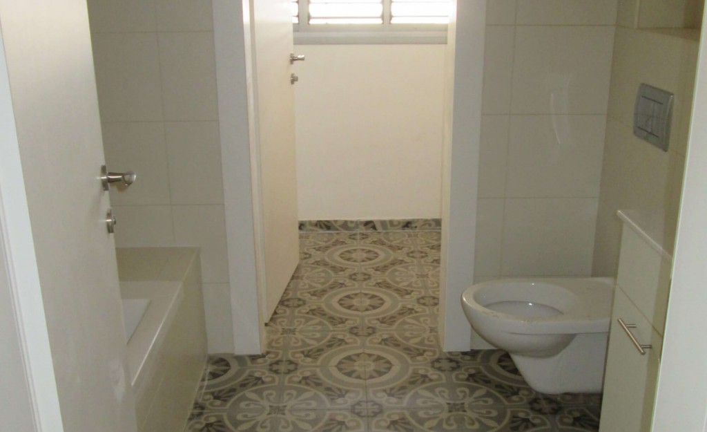 הדגישו אלמנטים ייחודיים - מרצפות מצוירות בחדר האמבטיה