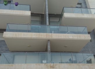מרפסות בבניין בחריש
