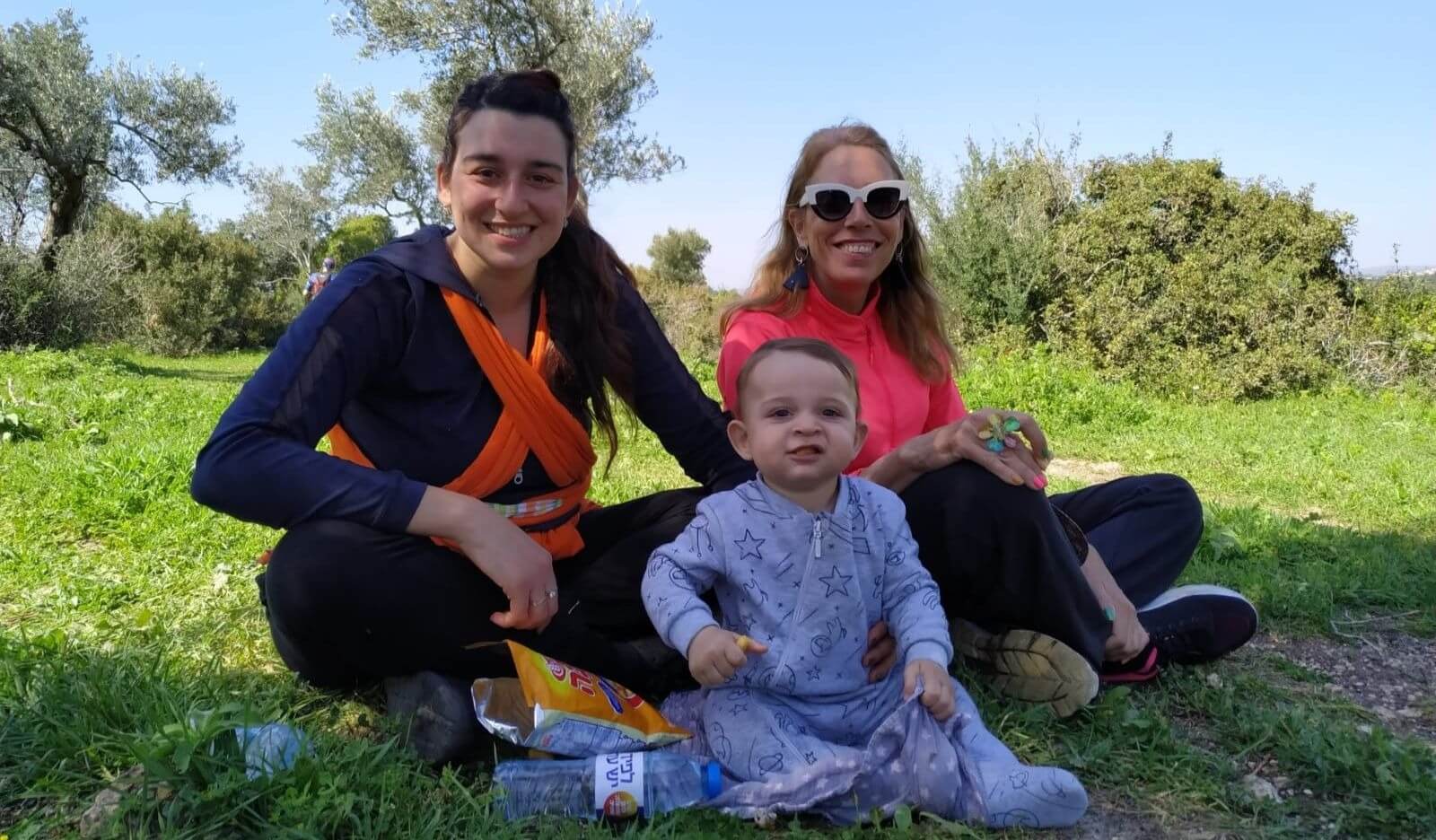 שלושה דורות בטיול אחד: אלדר עם בנה ואמה