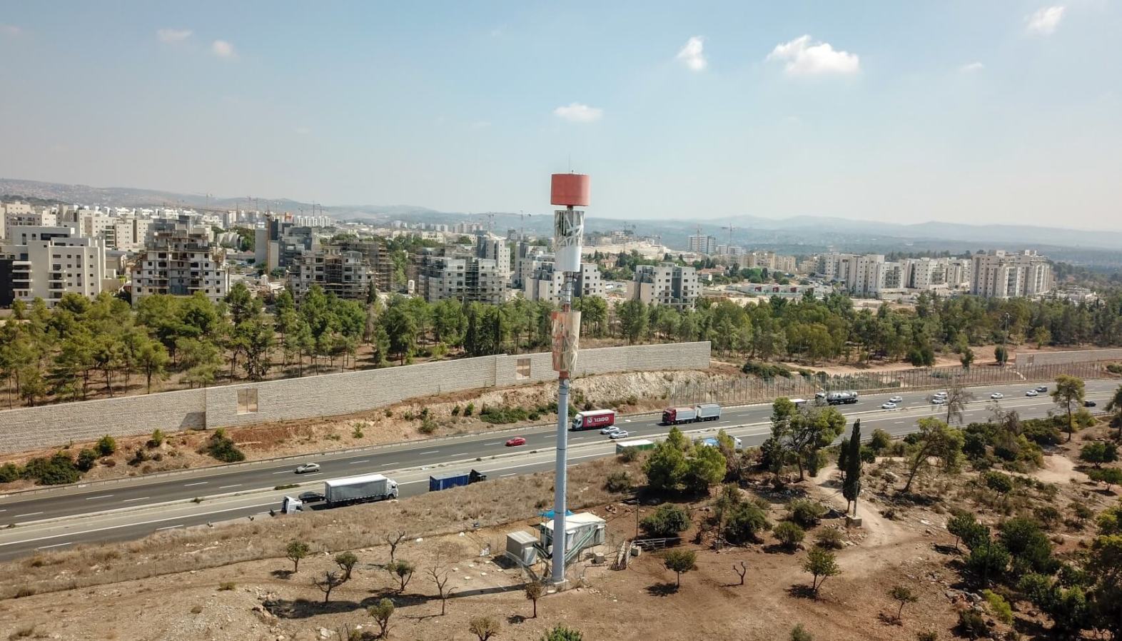 אנטנה בכביש 6 - צילום אורן קלר