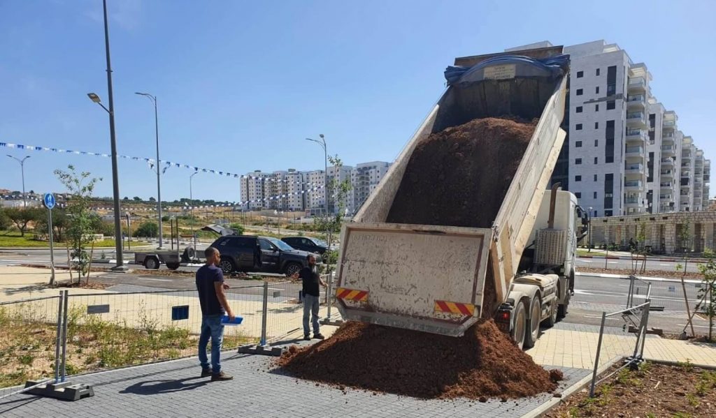 עבודות להקמת האנטנה הסלולרית הראשונה בחריש