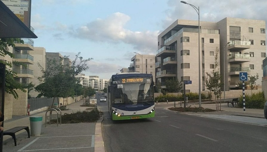 אוטובוס תחבורה ציבורית קו פנימי