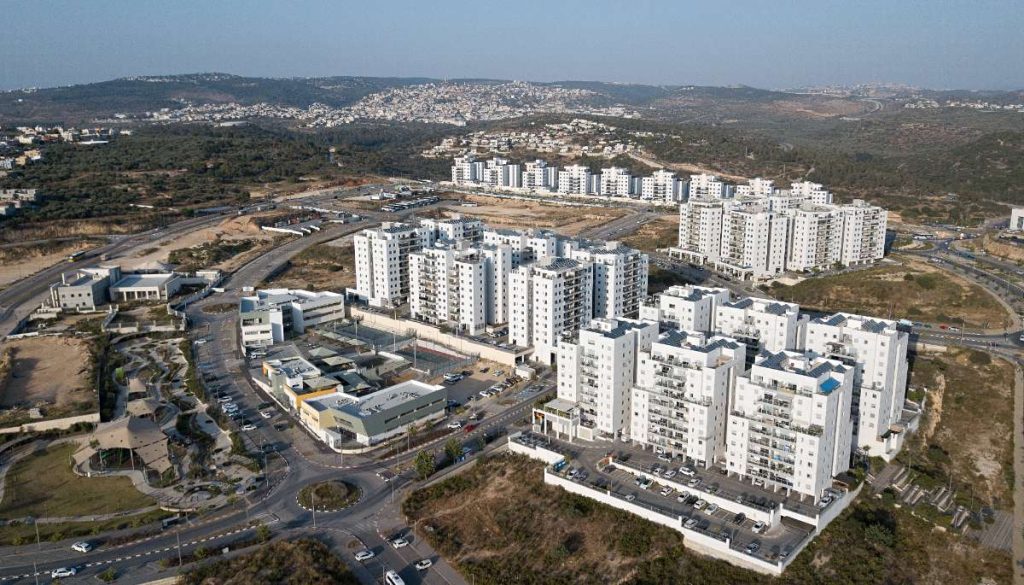 מבט משכונת מעו"ף אל חריש צפון צילום: אורן קלר מבט על