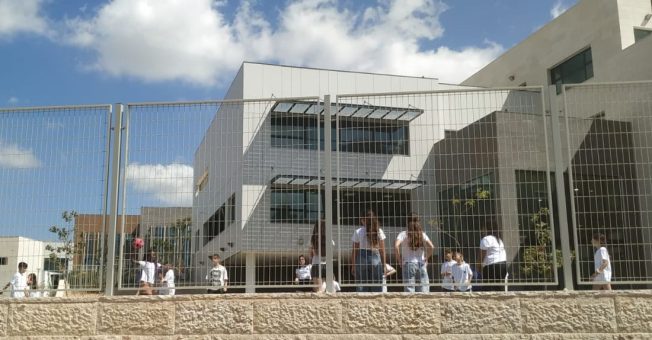 לימודים חינוך בית ספר נוער