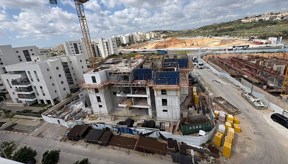 י.א אלון מגדלי אלון בחריש הטרפז אפריל 2026