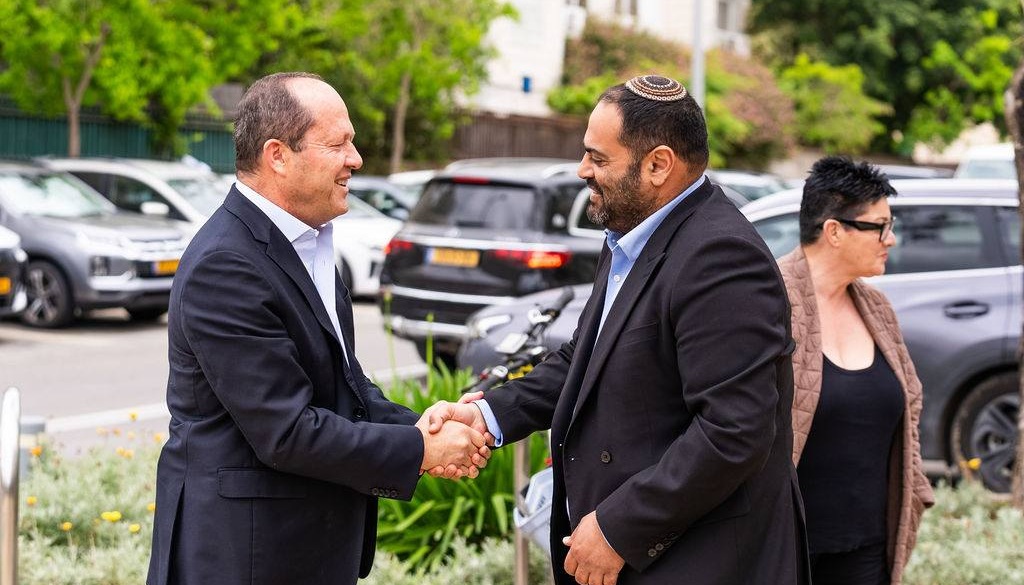 יוחאי פרג'י ניר ברקת צילום: דוברות עיריית חריש